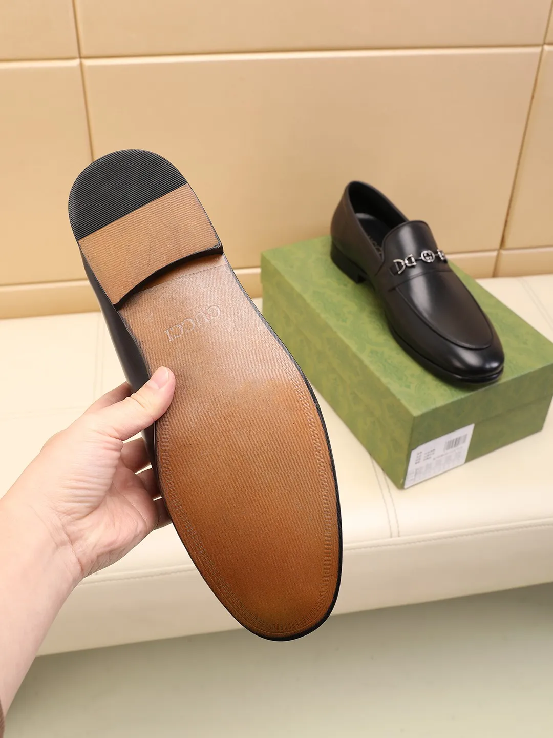 Men's shoes 250 🆘【GUCCI】Gucci ·🐂里· Hot-selling beanie shoes, top brand luxury, top quality, latest fashion beanie shoes. The upper is made of original first-layer cowhide. (Full first-layer water-dyed 🐂 leather and lining). The original stylish and stylish soft rubber wear-resistant and non-slip outsole is light and comfortable on the foot, available in optional colors! Matching code: 39-44 (customized at 39.45.46)